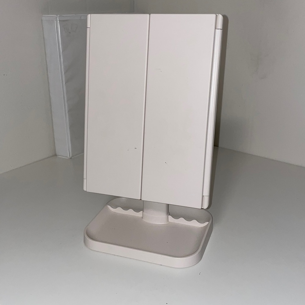 Trifold Vanity Makeup Mirror With Lights